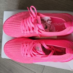 Women's nike vapormax flyknit sneakers never worn